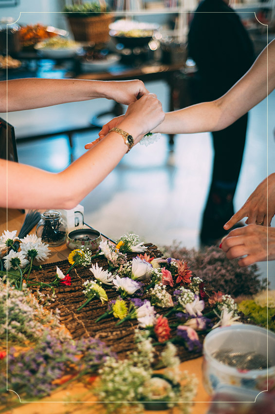 עמדת שזירת פרחים של Flower booth
