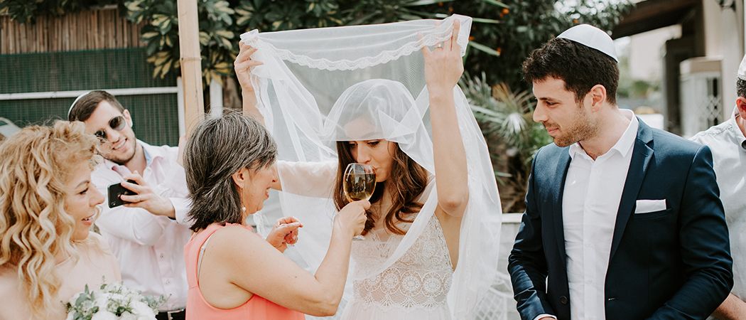 Love Wins: חתונת החצר הקטנה והמרגשת של אוולין וזיו