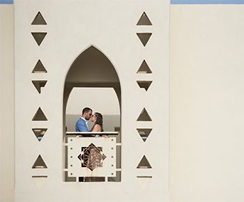 המעצבת שעיצבה את שמלת הכלה (הורודה) שלה בעצמה