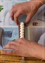 חומר קריאה לצד הקפה