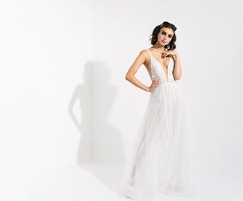 שמלה עדינה או מלאת נוכחות? הקולקציה החדשה של Smart Brides