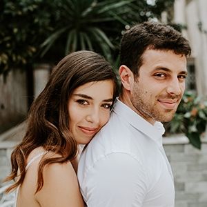 Love Wins: חתונת החצר הקטנה והמרגשת של אוולין וזיו