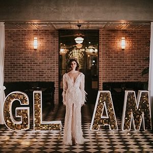 New Year Glam: שנת 2020 נפתחת בשיק נוצץ ועל זמני