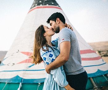 6 טיפים מעולים: כל מה שתצטרכו לדעת על צילומי זוגיות במדבר