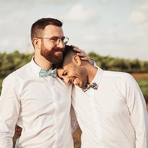 לבוש לבן, ערימות חציר והמון DIY: החתונה הכובשת של גלי ויוני