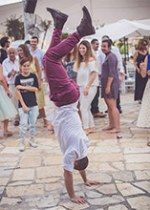 קופצים להתארח